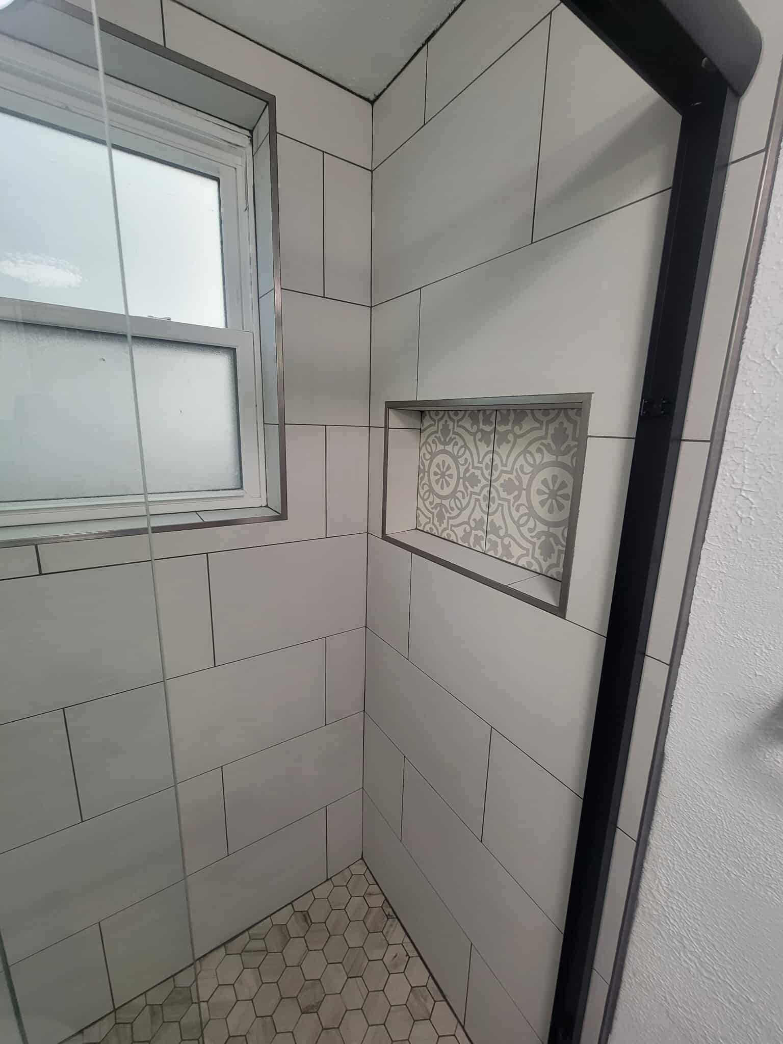 Shower niche with decorative medallion tile accent